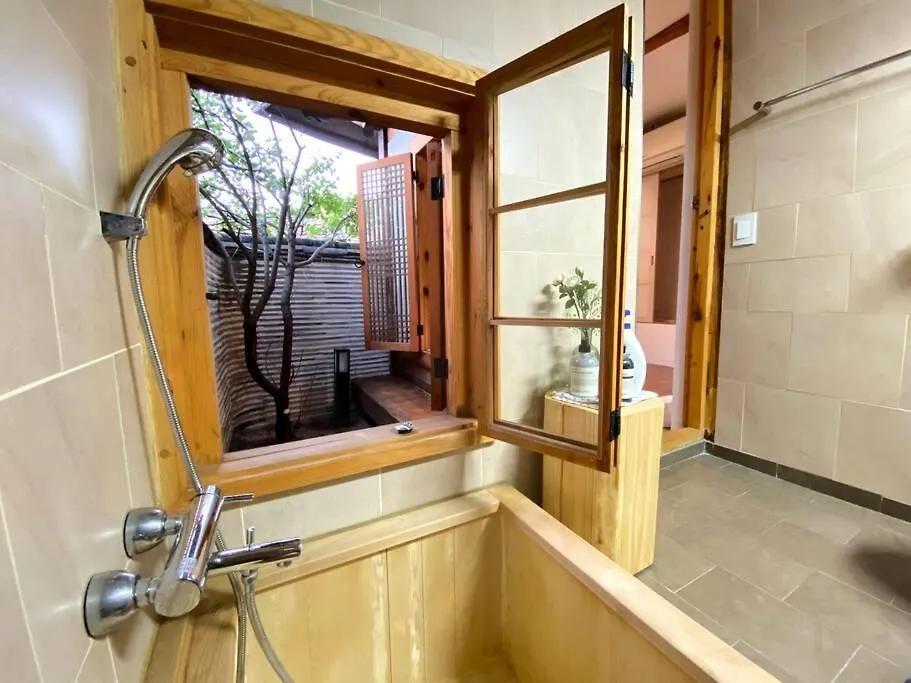 Holiday home Hanok Jae L 4Br 2Bath L 9Min From Anguk Stn Seoul South Korea
