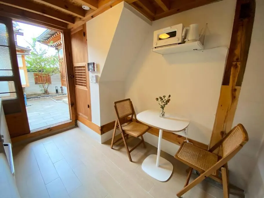 Hanok Jae L 4Br 2Bath L 9Min From Anguk Stn Seoul South Korea