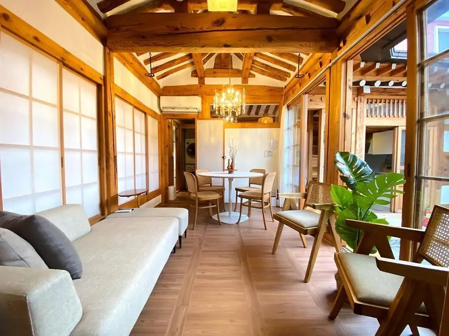 Hanok Jae L 4Br 2Bath L 9Min From Anguk Stn Seoul South Korea